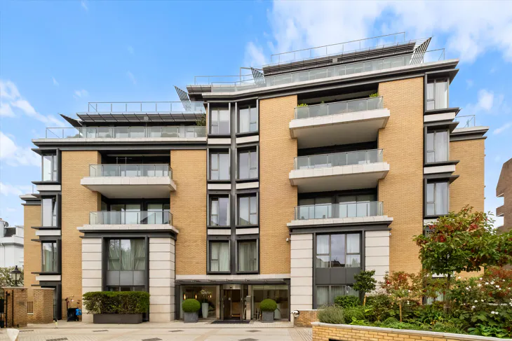 Flat Wycombe Square in Greater London