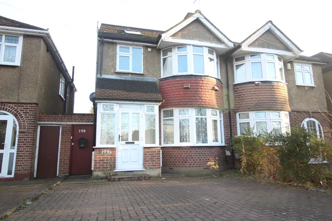 Flat North Approach in Watford