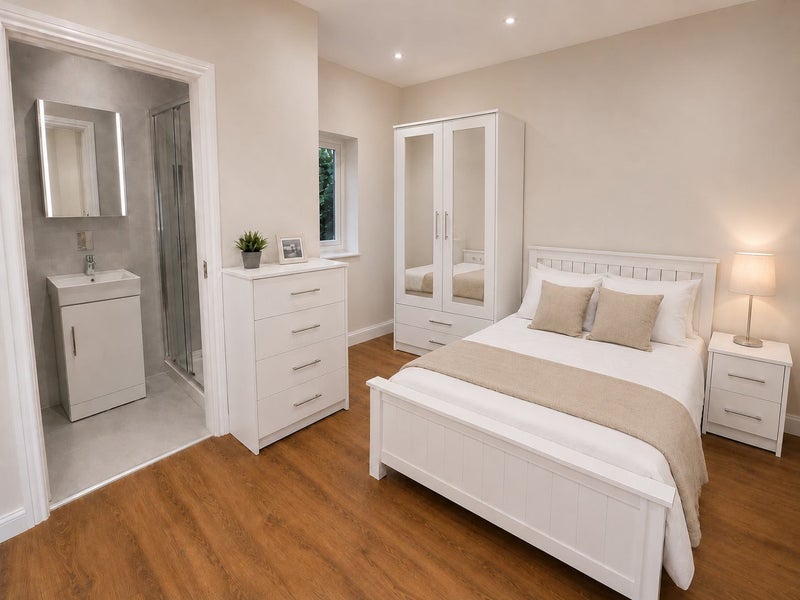 Flat Adelaide Avenue in Greater London