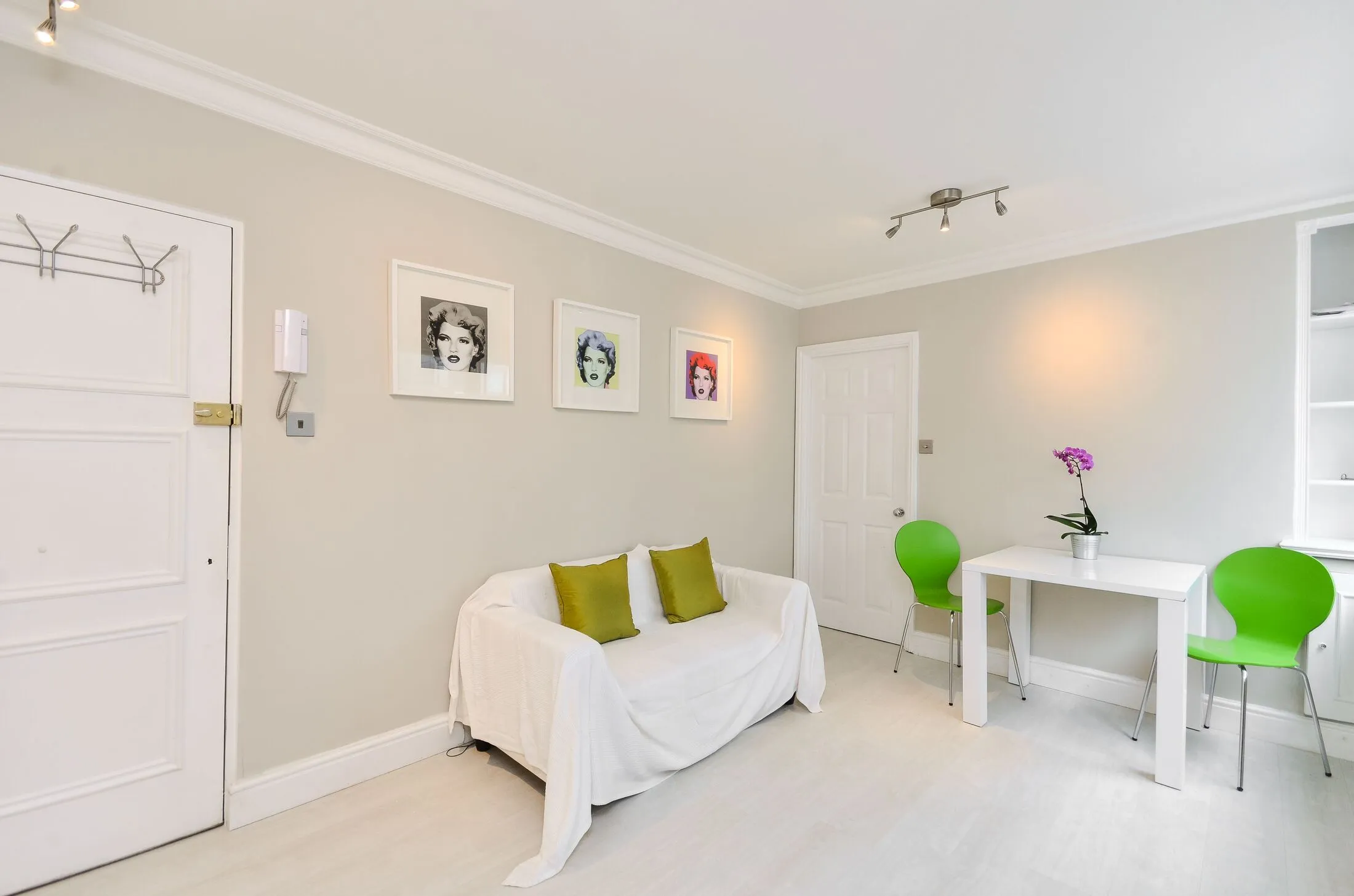 Flat Fulham Road in Greater London