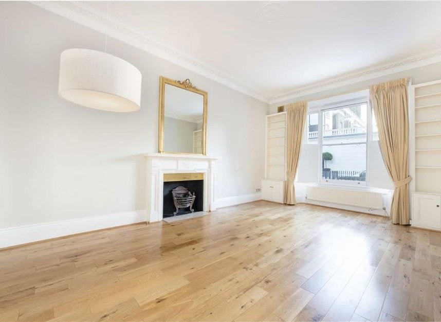 Flat Onslow Gardens in Greater London