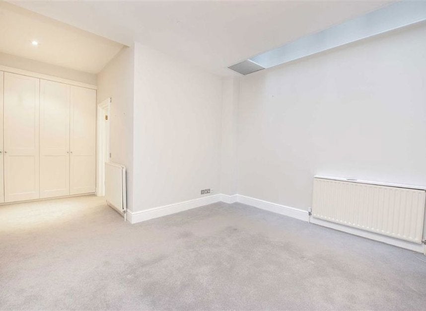 Flat Onslow Gardens in Greater London