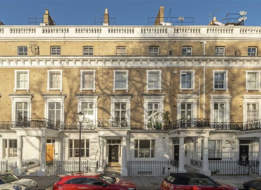 Flat Onslow Gardens in Greater London