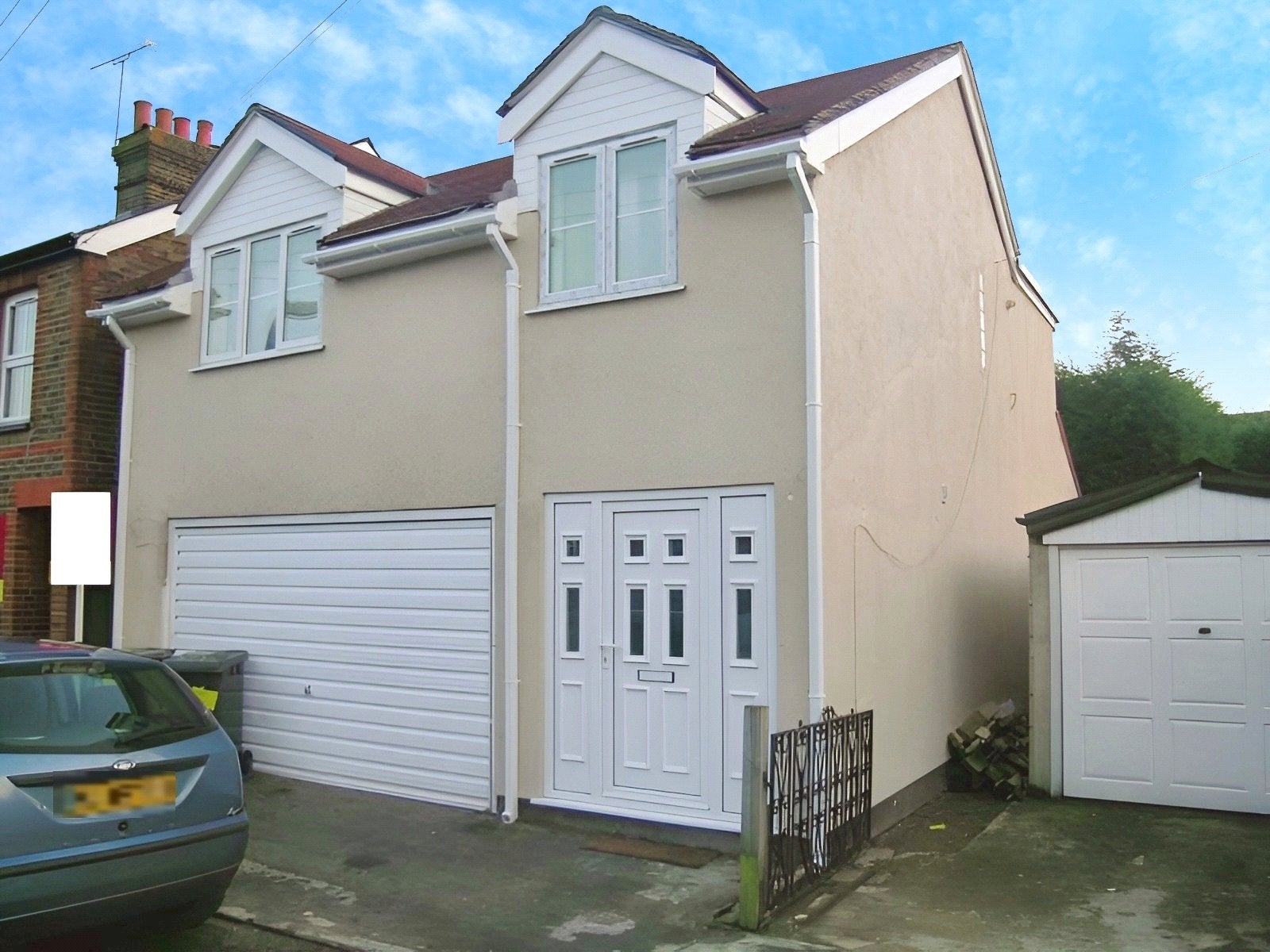 Flat Bond Street in Borough of Runnymede