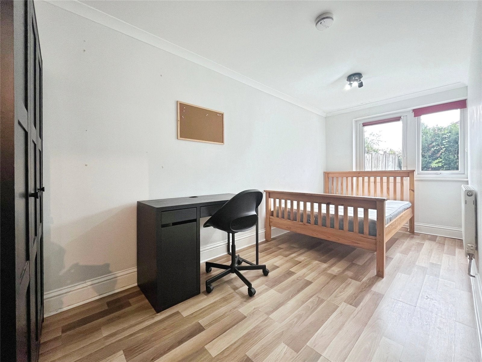 Flat Bond Street in Borough of Runnymede