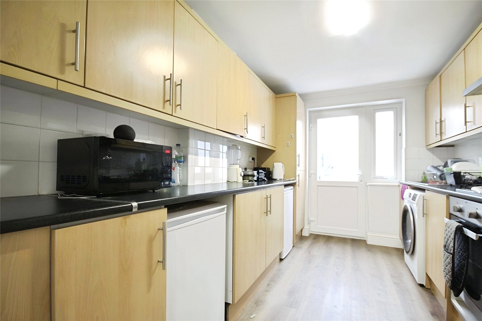 Flat Bond Street in Borough of Runnymede