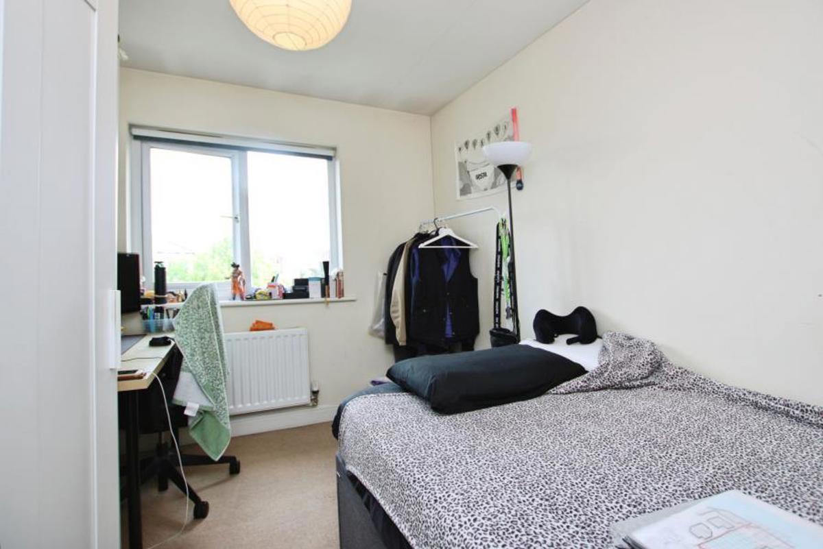 Room Long Down Avenue in Bristol