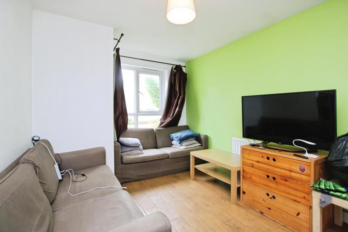 Room Long Down Avenue in Bristol
