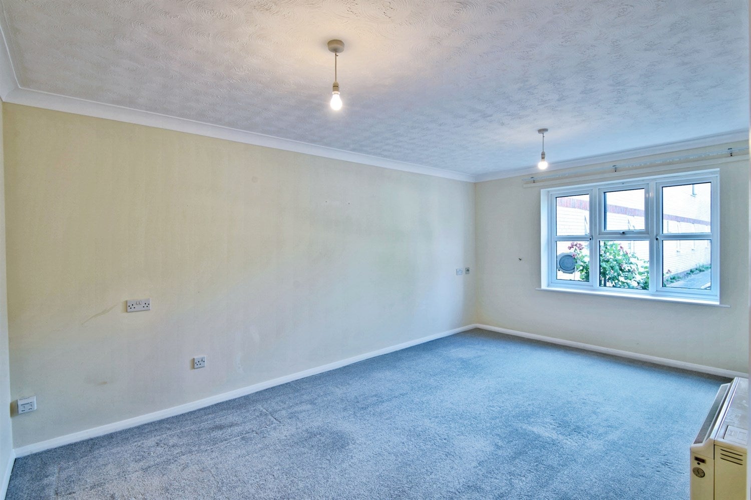 Flat Apollo Drive in Southend-on-Sea