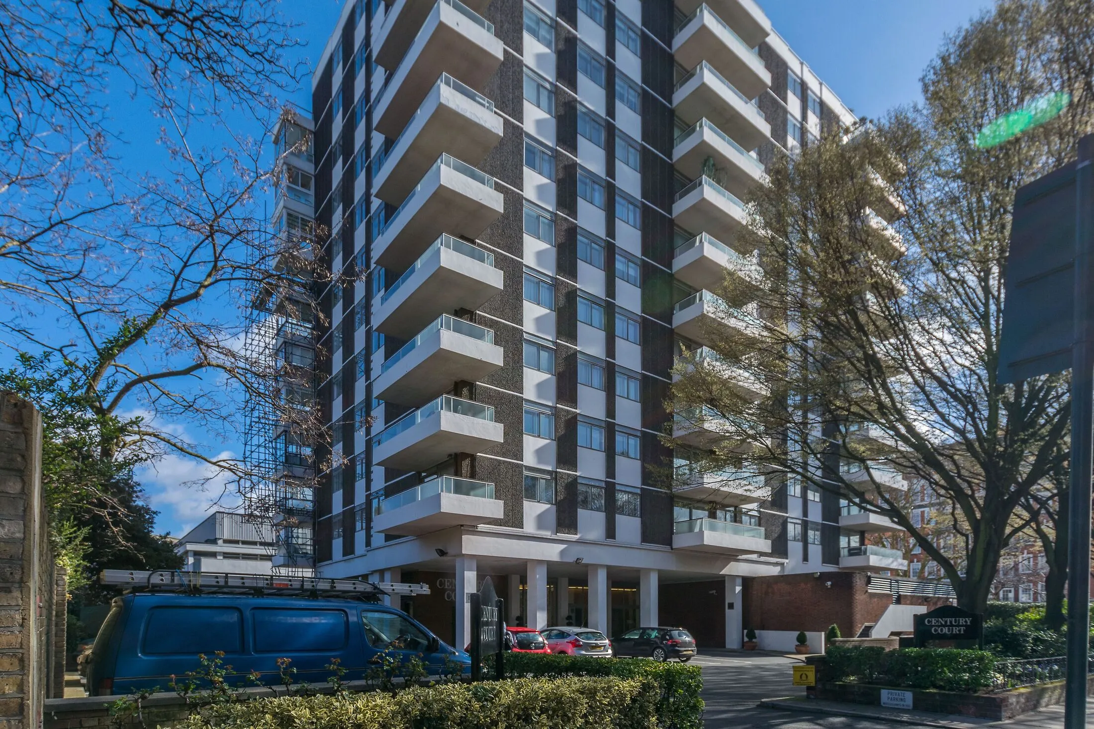 Flat Grove End Road in City of Westminster