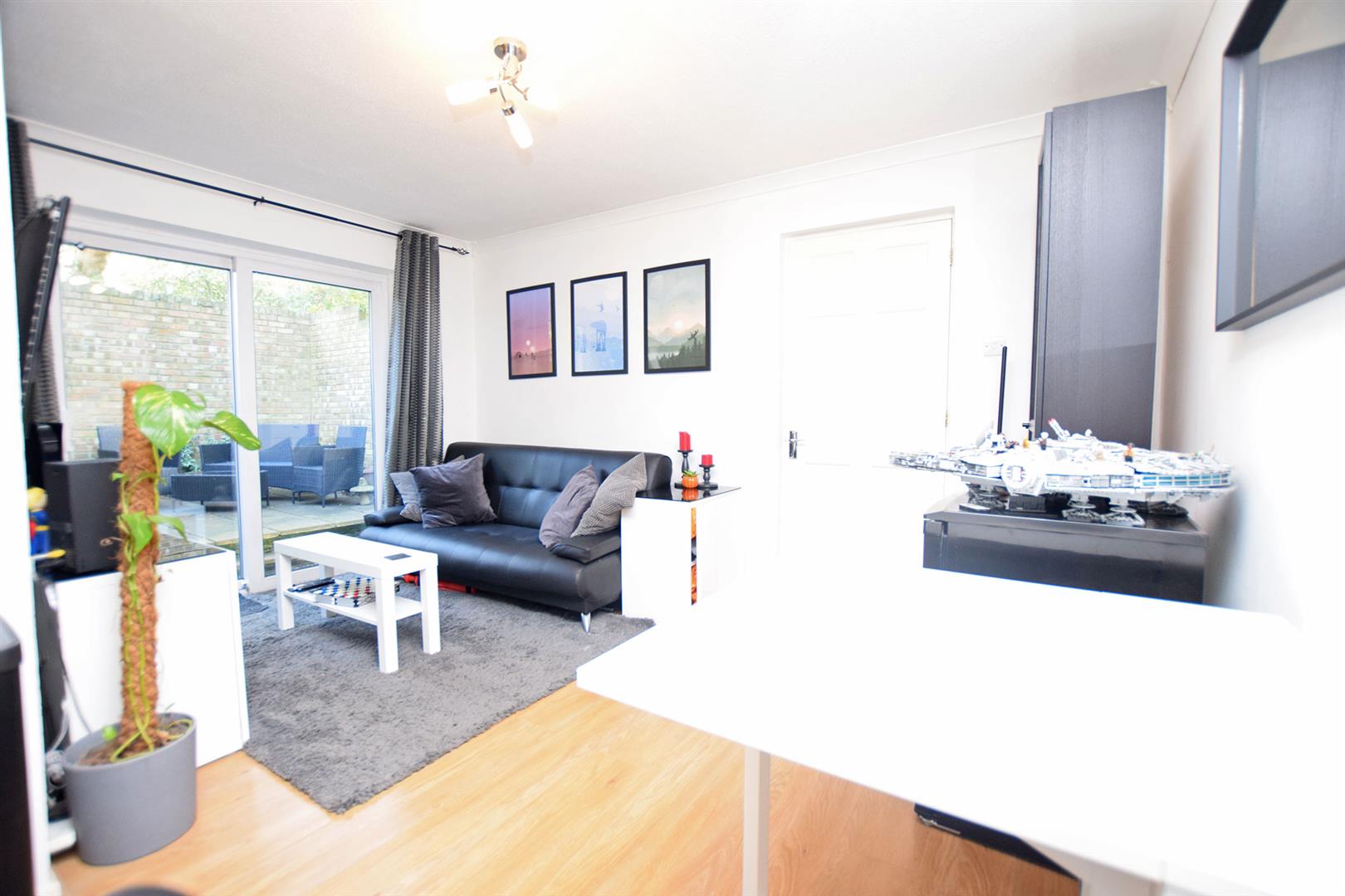 Flat Thistledown Close in Gillingham