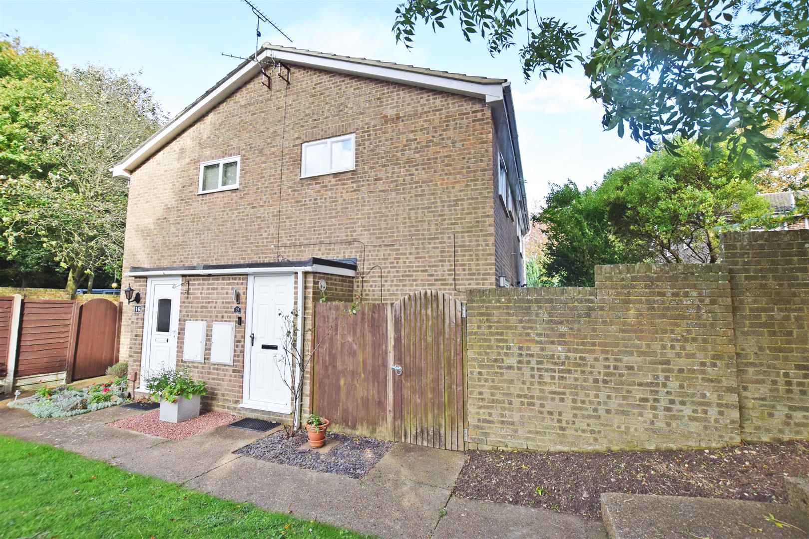 Flat Thistledown Close in Gillingham