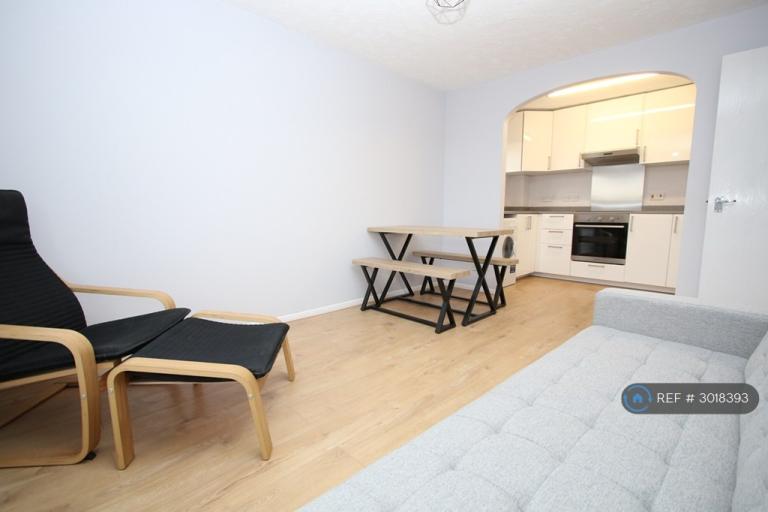 Flat Fairfield Close in Greater London