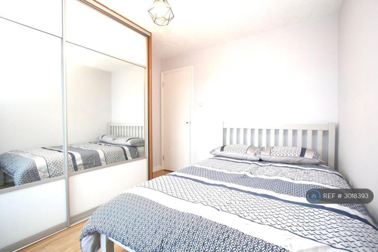 Flat Fairfield Close in Greater London