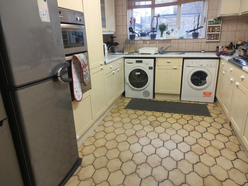 Room Somers Road in Greater London