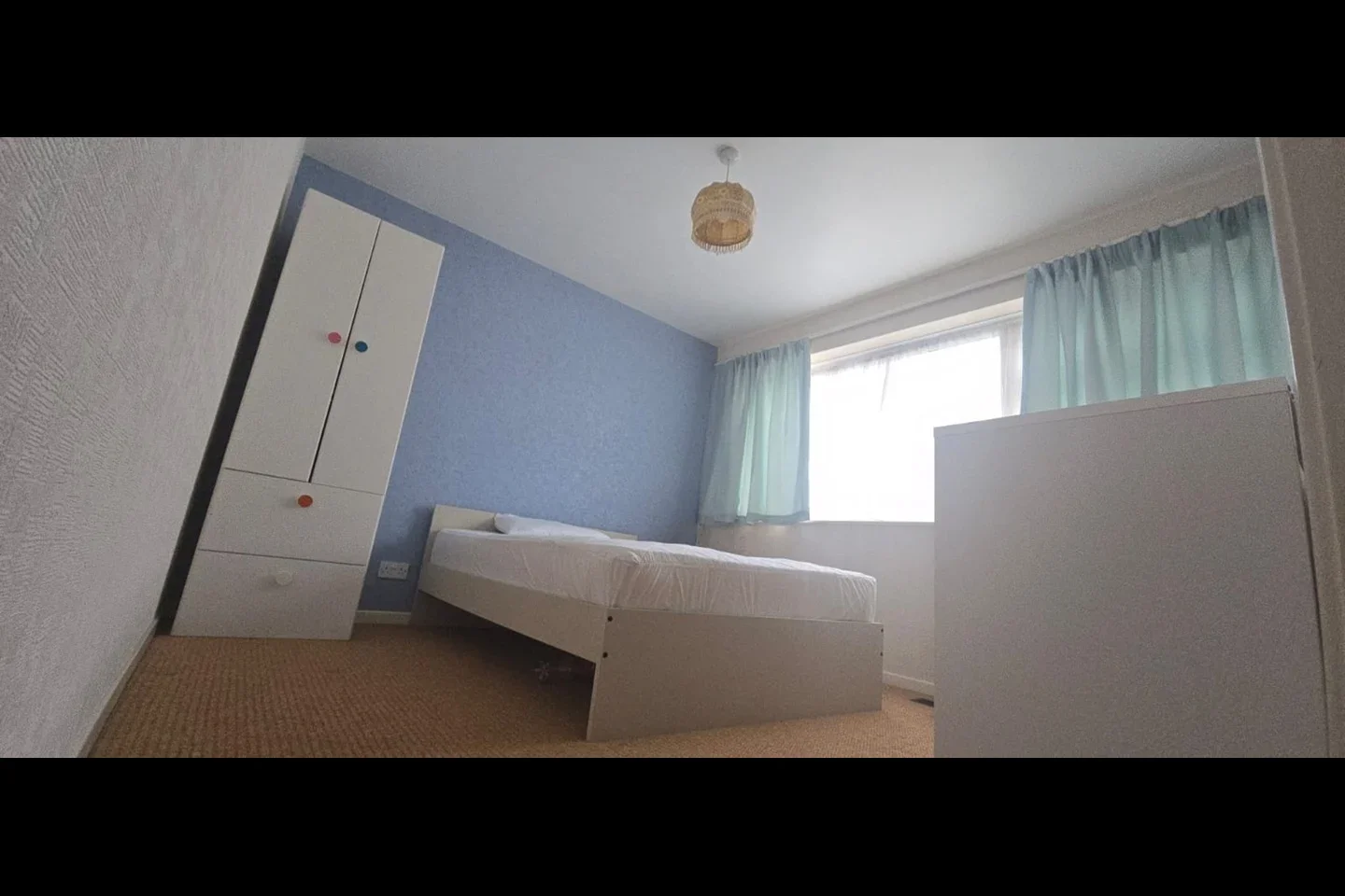 Room Atherton Close in Borough of Spelthorne