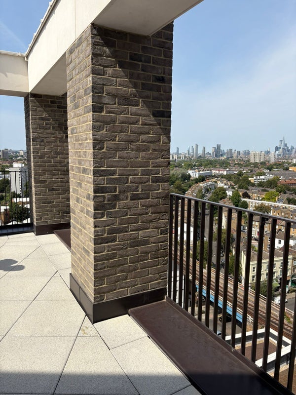 Room Herne Hill Road in Greater London