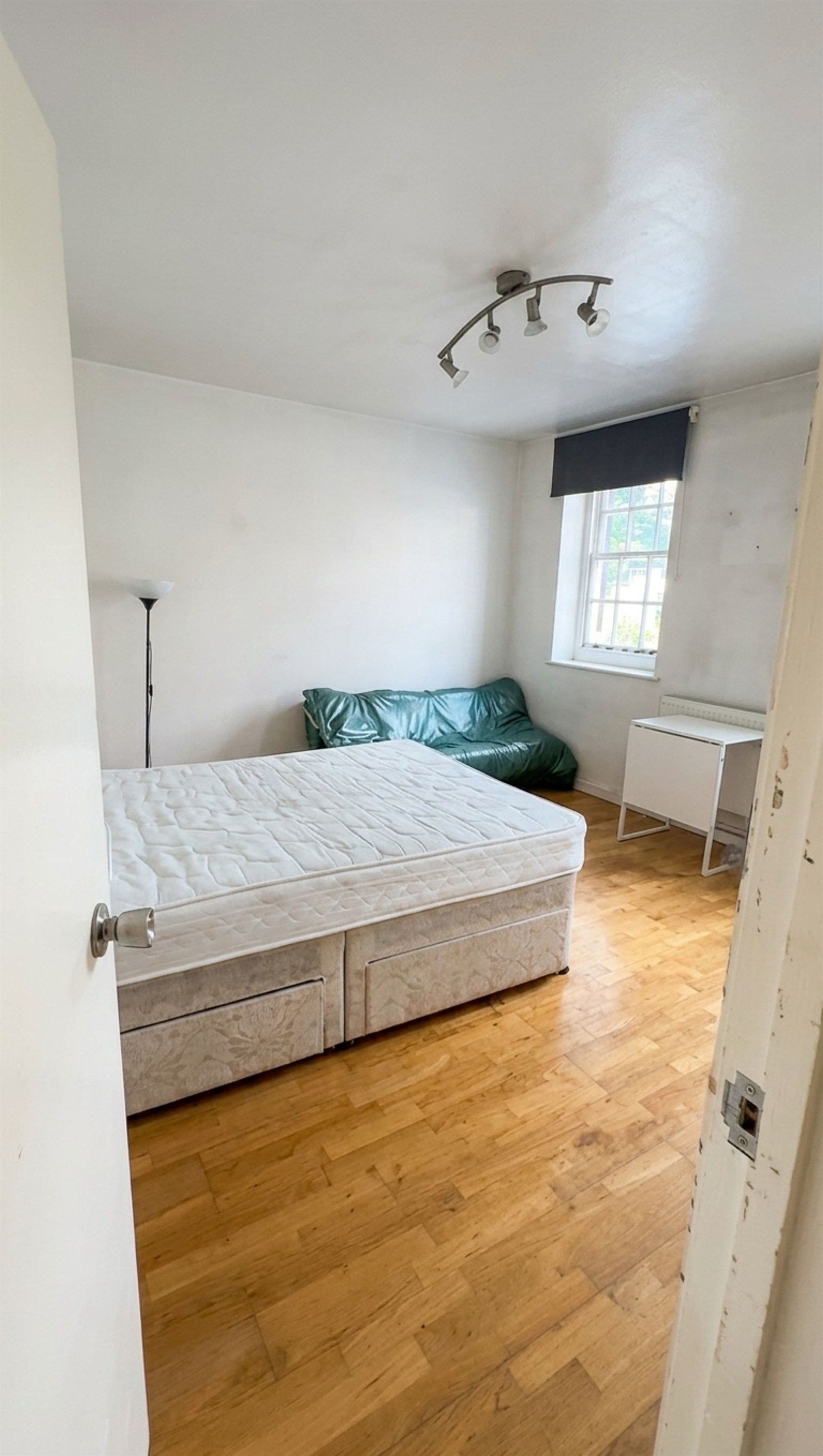 Flat Maygood Street in Greater London