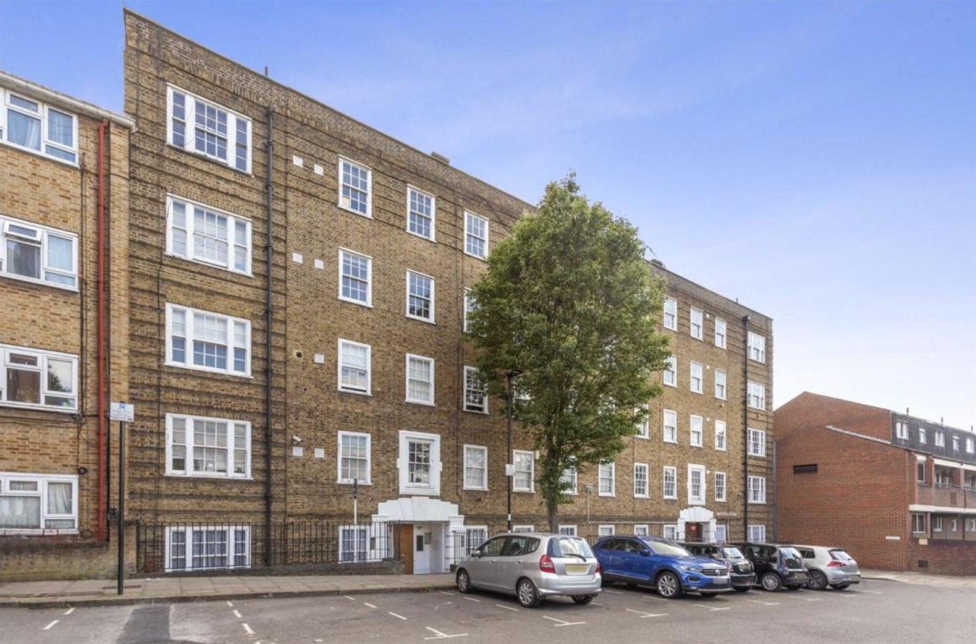 Flat Maygood Street in Greater London