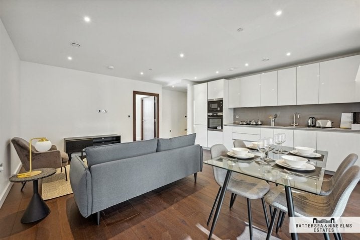 Flat Lanchester Way in Greater London