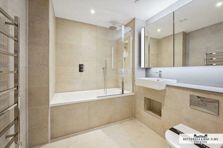Flat Lanchester Way in Greater London