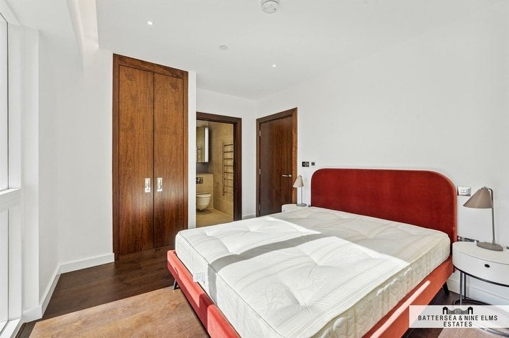 Flat Lanchester Way in Greater London