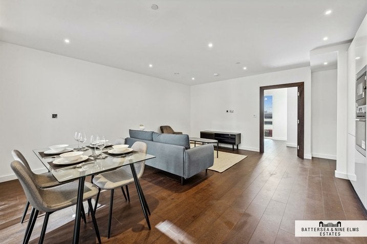 Flat Lanchester Way in Greater London