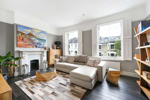 House Bennerley Road in Greater London