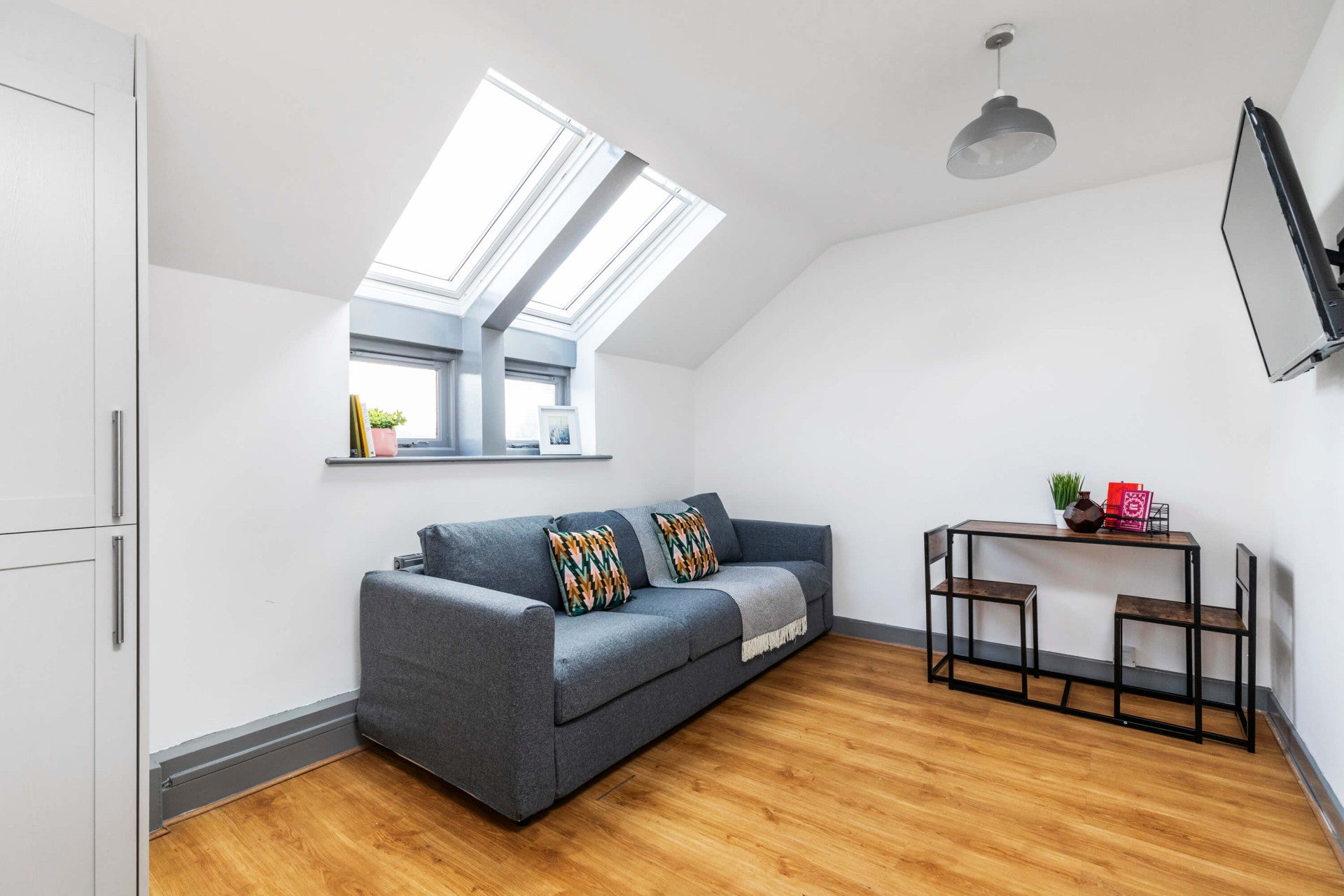 Room Ash Road in Leeds