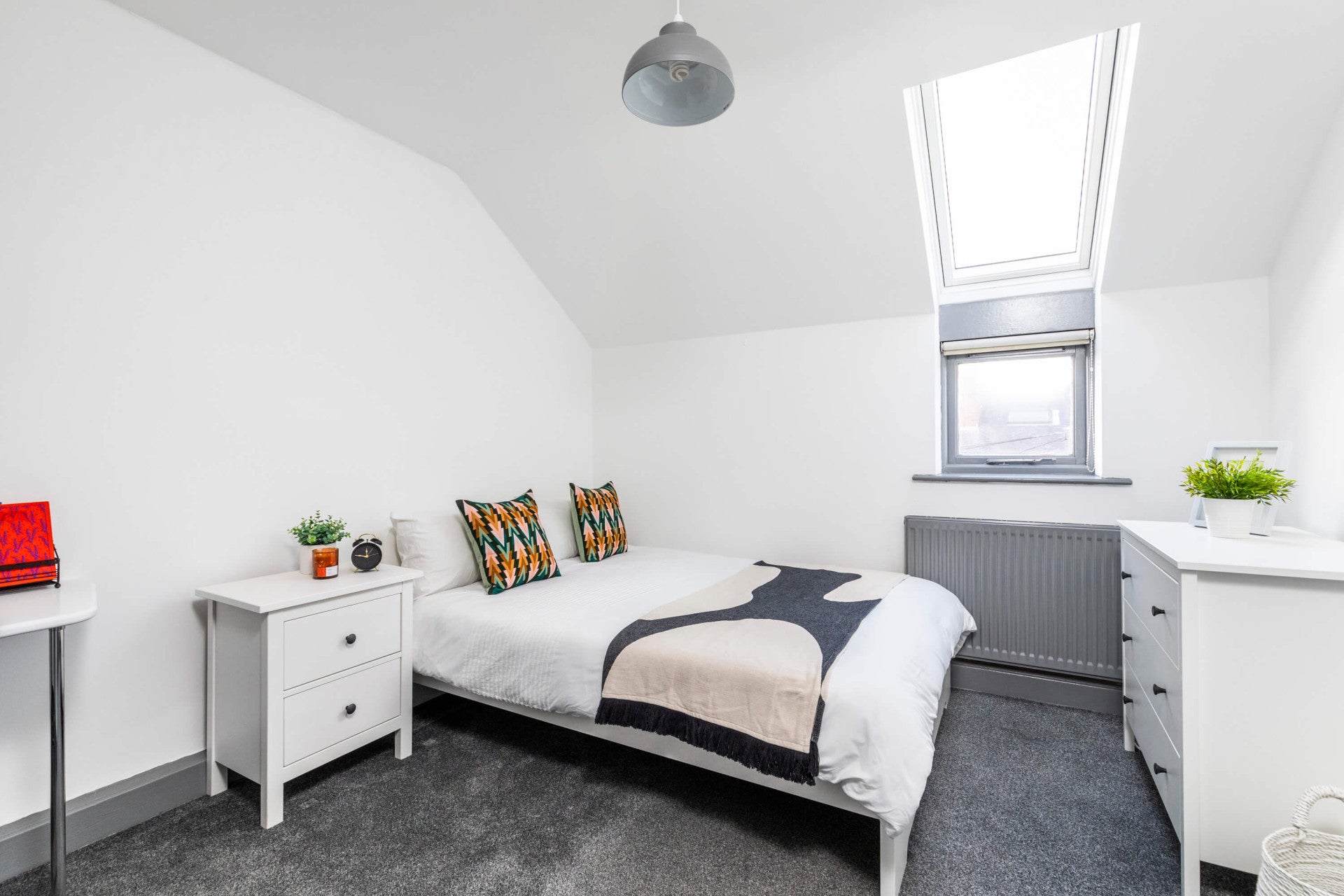 Room Ash Road in Leeds