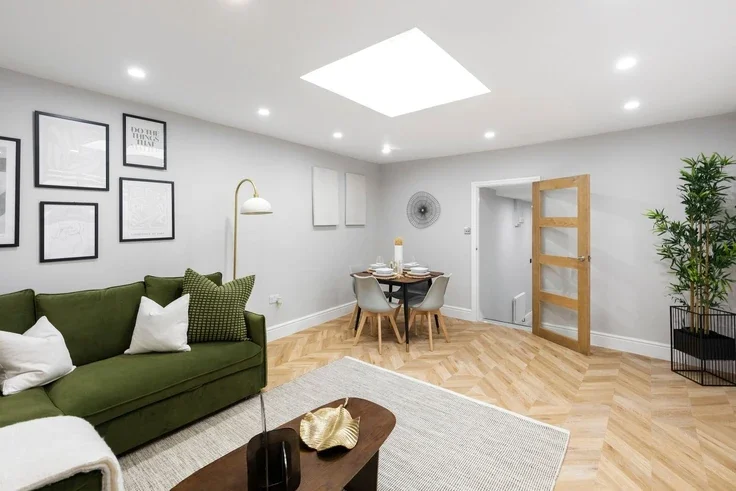 Flat Wandsworth High Street in Greater London