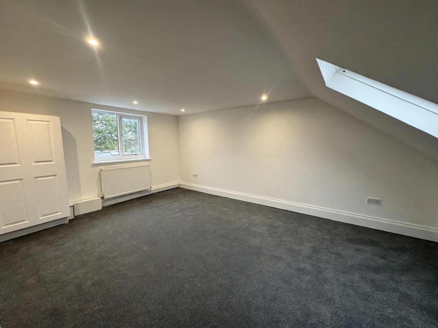 Flat Highfield Road in Greater London