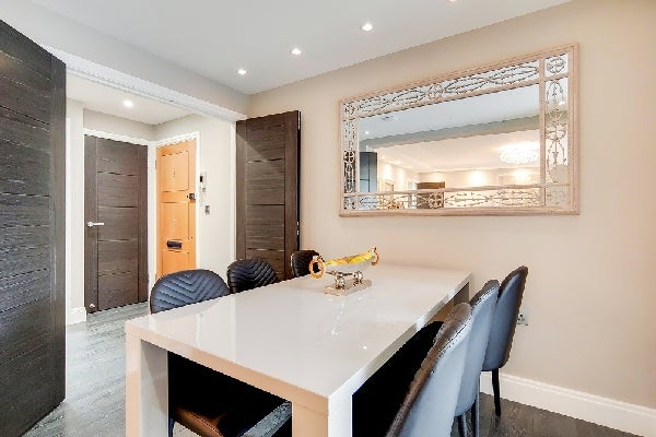 Flat Boydell Court in Greater London