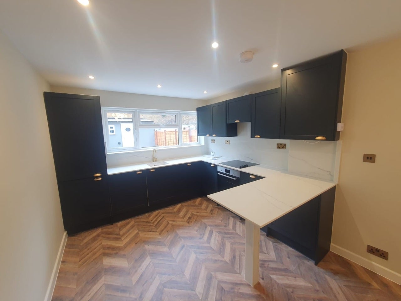 Flat Paulet Road in Greater London