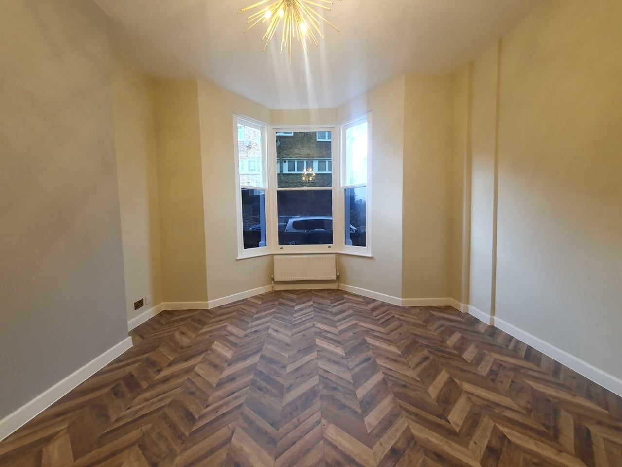 Flat Paulet Road in Greater London