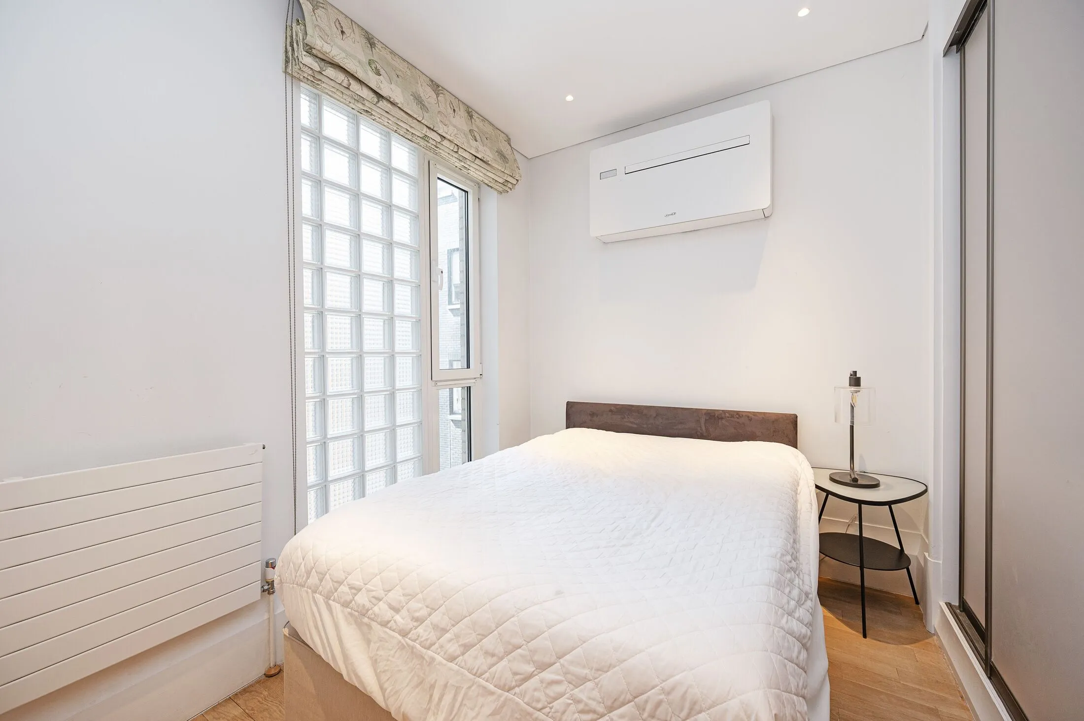 Flat Spital Yard in Greater London
