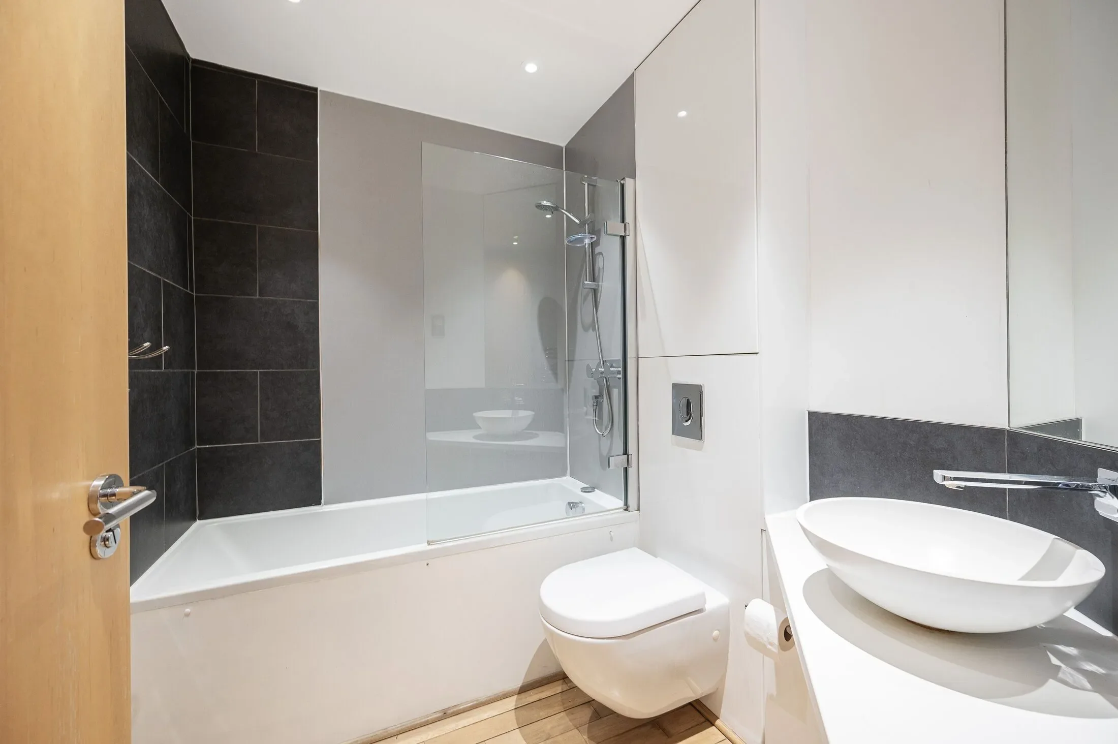 Flat Spital Yard in Greater London