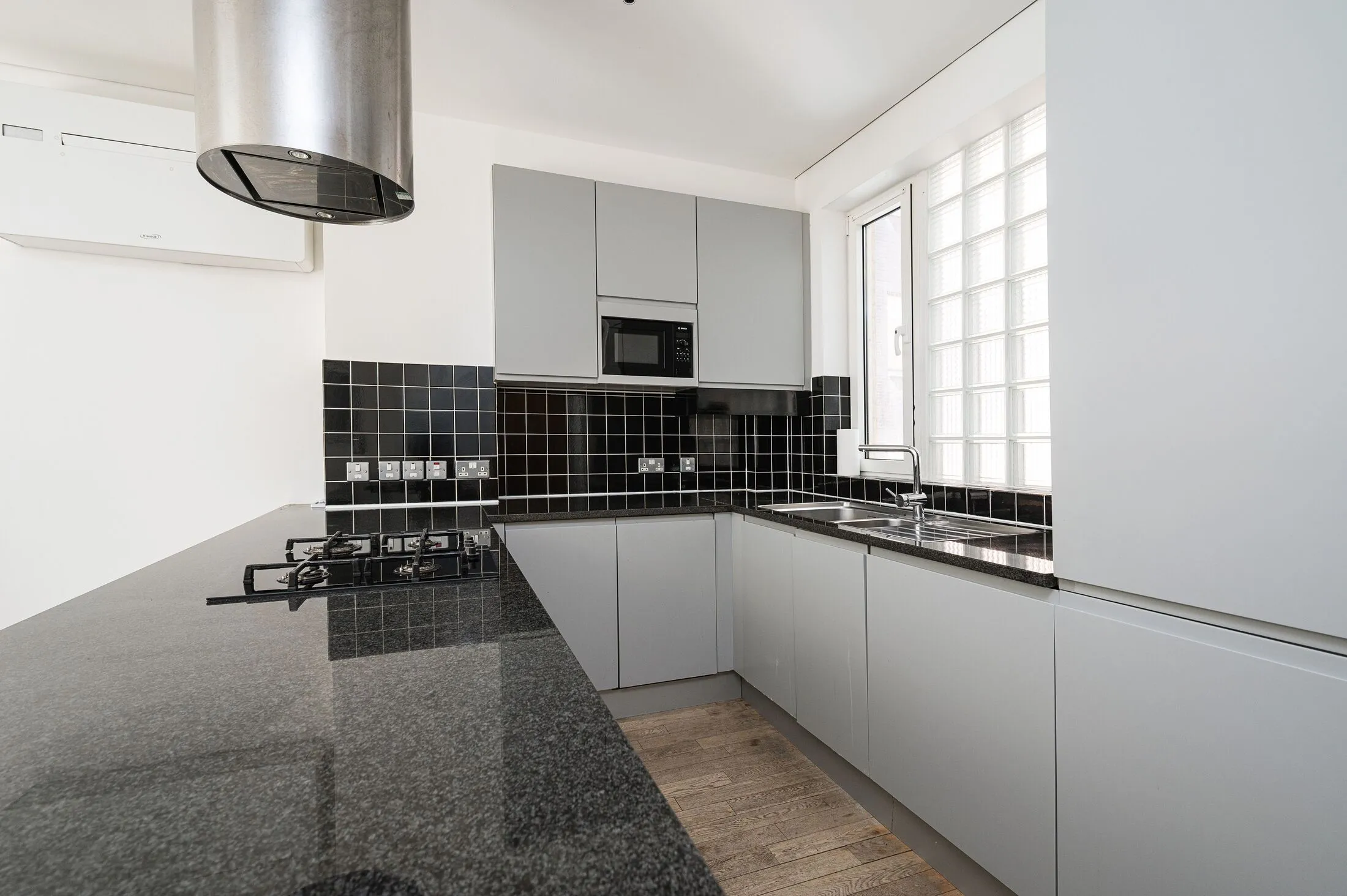 Flat Spital Yard in Greater London