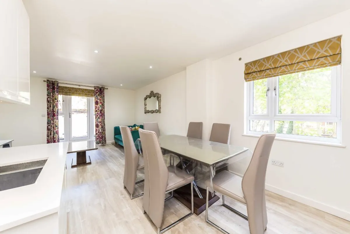 Flat Sidmouth Avenue in Greater London