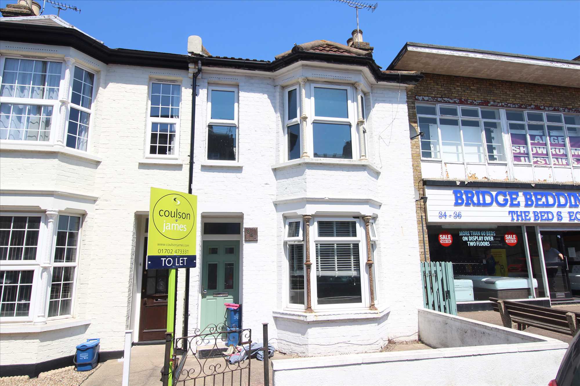Flat Rectory Grove in Southend-on-Sea