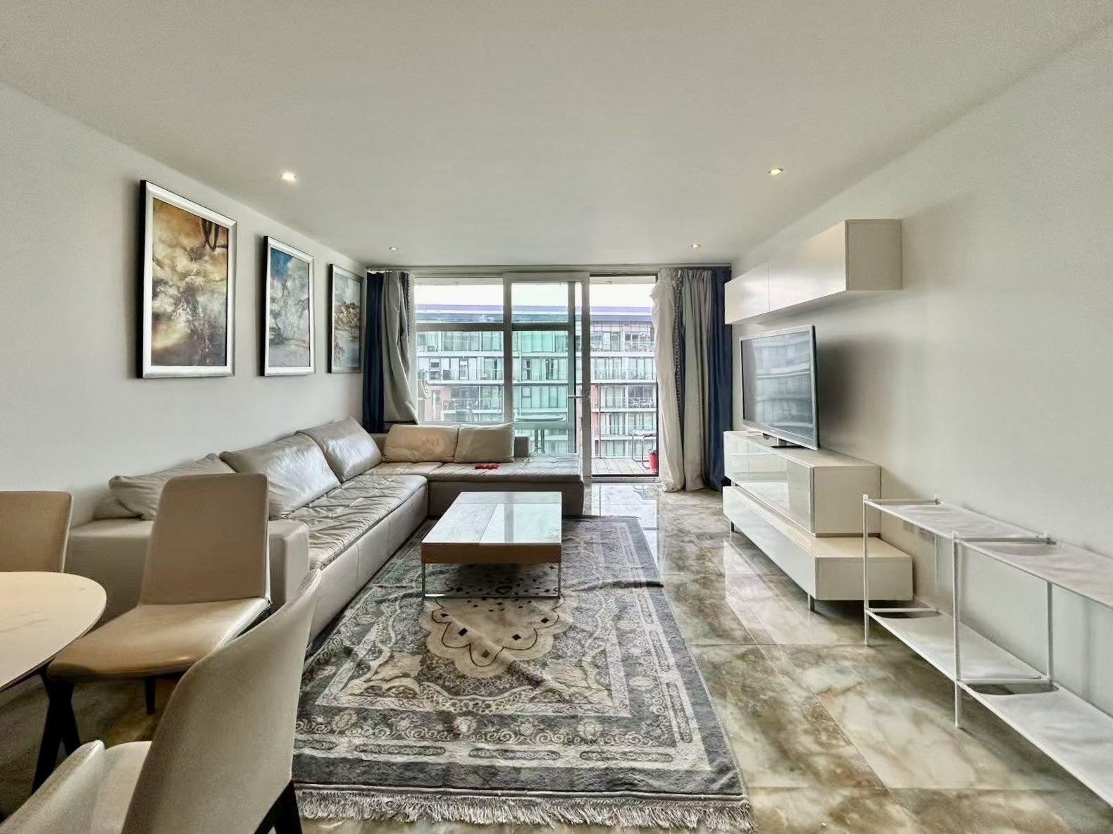 Flat Queenstown Road in Greater London