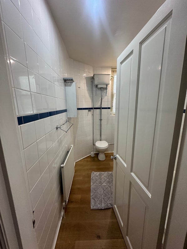 Room Challoner Crescent in Greater London