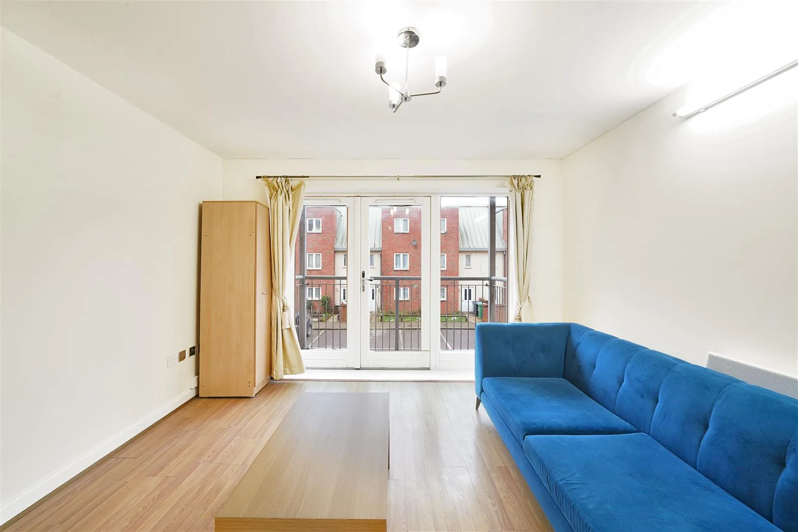 Flat King George Crescent in Greater London