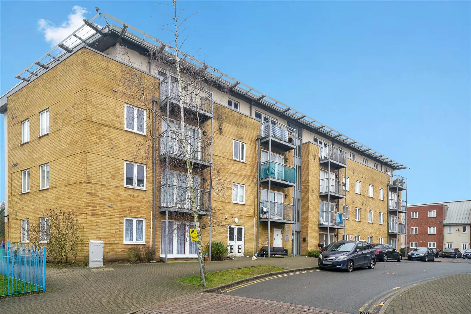 Flat King George Crescent in Greater London