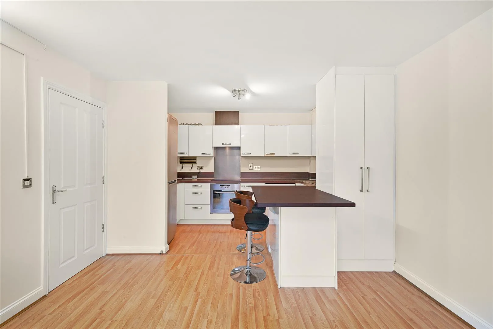 Flat King George Crescent in Greater London