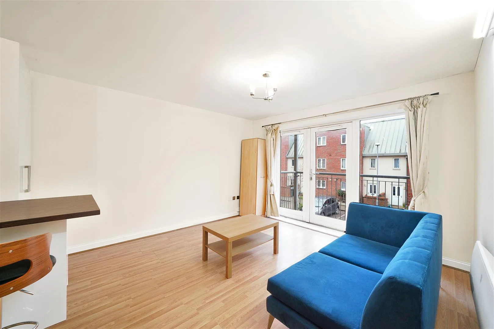 Flat King George Crescent in Greater London