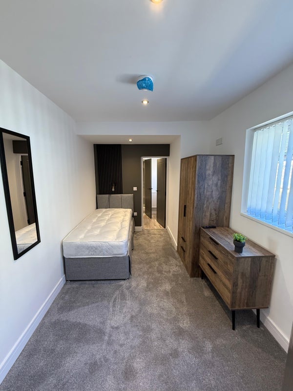 Room Princes Road in Stoke-on-Trent