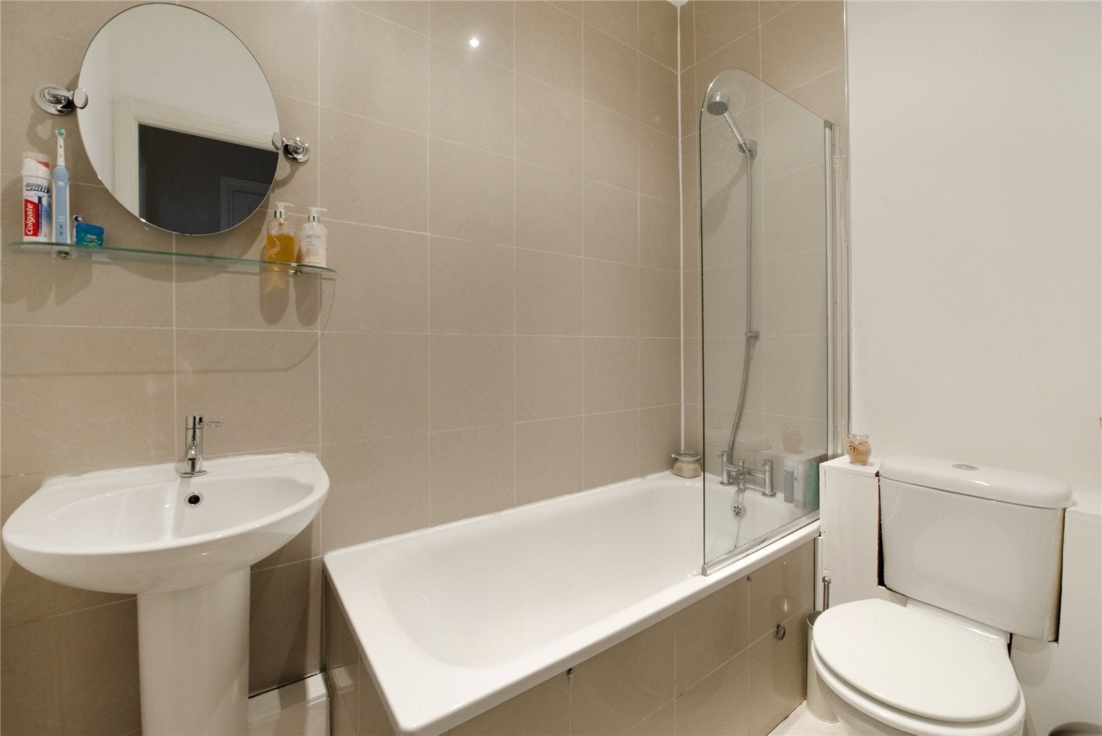 Flat Hillmarton Road in Greater London