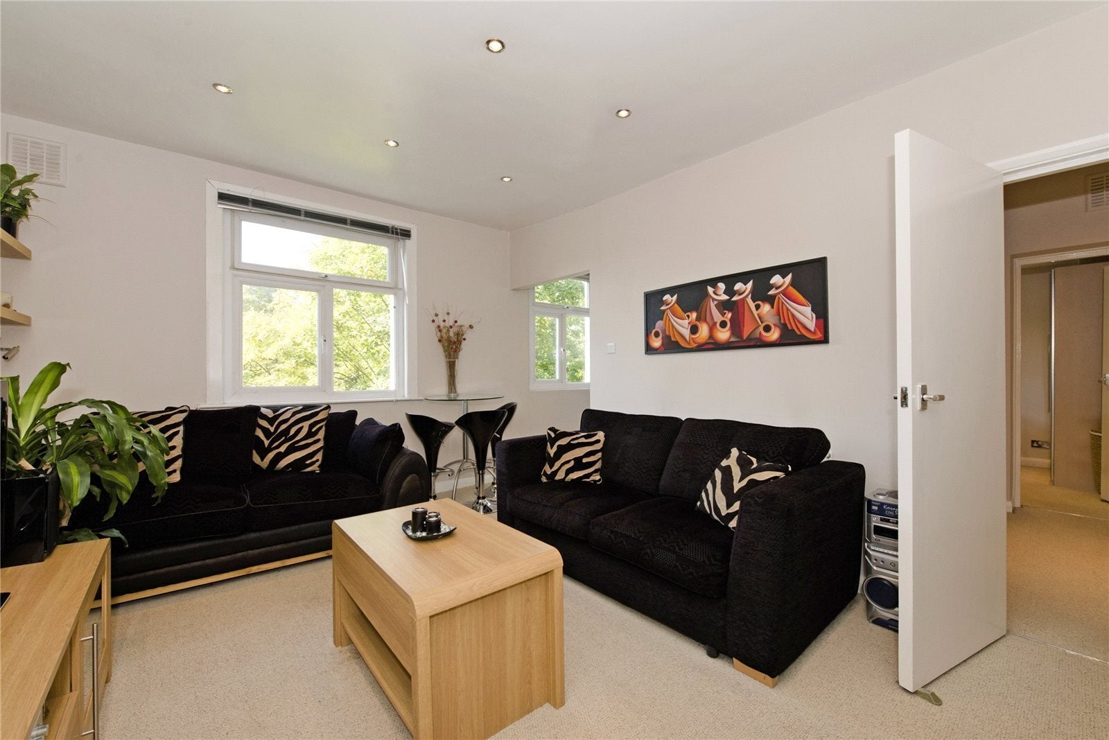 Flat Hillmarton Road in Greater London