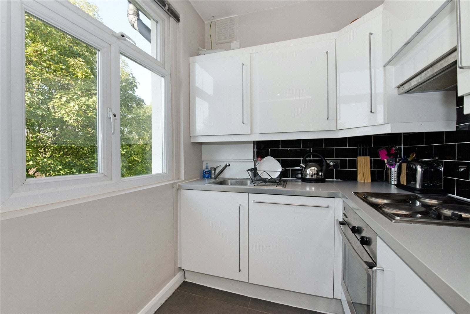 Flat Hillmarton Road in Greater London